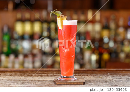 Alcoholic cocktail based on gin 129433498