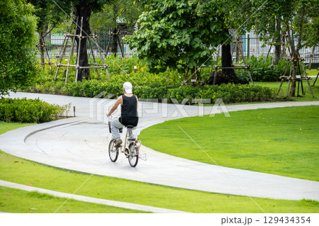 Cycling in the garden 129434354