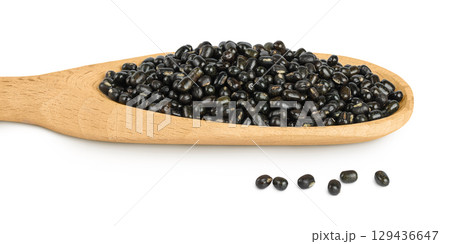 Black bean or Urad dal, black gram, vigna mungo in wooden spoon isolated on the white background Black bean or Urad dal, black gram, vigna mungo in wooden spoon isolated on the white background 129436647