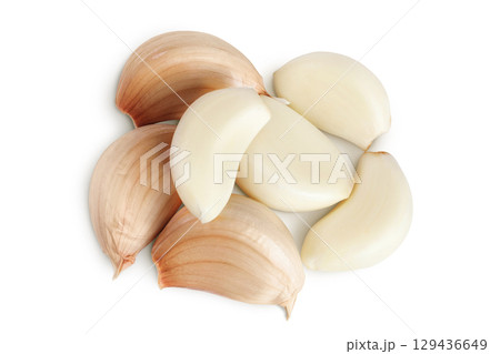 garlic cloves isolated on white background close up. Top view. Flat lay. garlic cloves isolated on white background close up. Top view. Flat lay. 129436649
