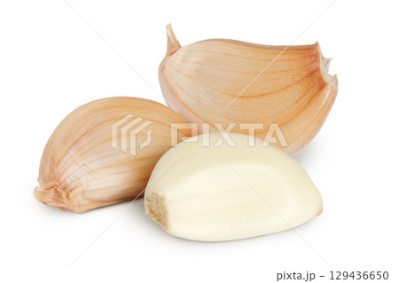 garlic cloves isolated on white background close up garlic cloves isolated on white background close up 129436650