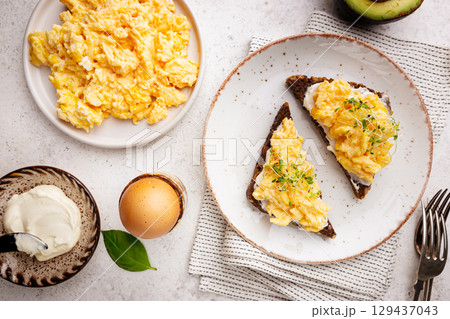 Scrambled egg sandwich Scrambled egg sandwich 129437043