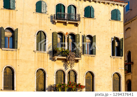 Venice, Italy traditional house, windows Venice, Italy traditional house, windows 129437641