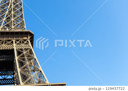 The view of Eiffel tower with blue sky The view of Eiffel tower with blue sky 129437722