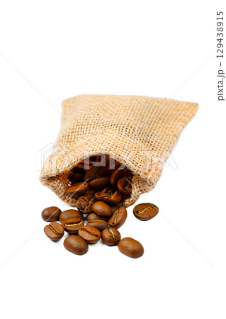 Coffee beans spilling from rustic burlap sack, fresh arabica beans isolated on transparent background 129438915
