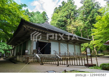 世界遺産の中尊寺金色堂の旧覆堂 世界遺産の中尊寺金色堂の旧覆堂 129440567
