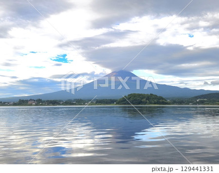 富士山と河口湖 富士山と河口湖 129441331