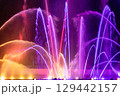 カラフルで花火のような噴水イルミネーション 129442157