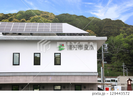 南丹市役所の外観 129443572