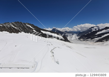 ユングフラウヨッホスフィンクス展望台からのアレッチ氷河方向の景色 129443809