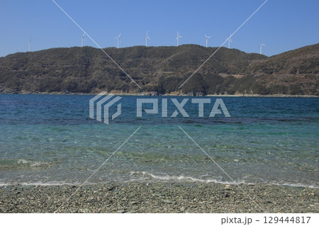 愛媛県　三崎灯台と海の風景 129444817