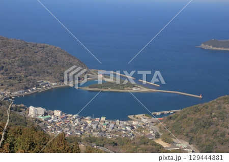 愛媛県　権現山展望台から見た三机湾 129444881