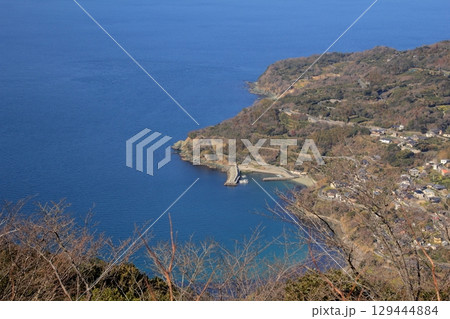愛媛県　権現山展望台から見た三机湾 129444884
