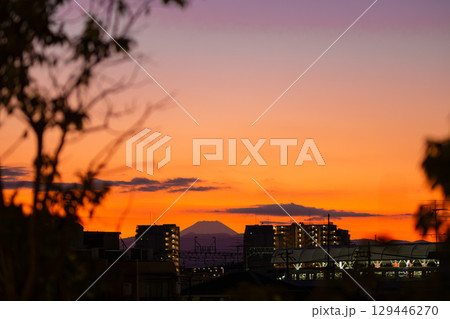 マジックアワーの夕空 129446270