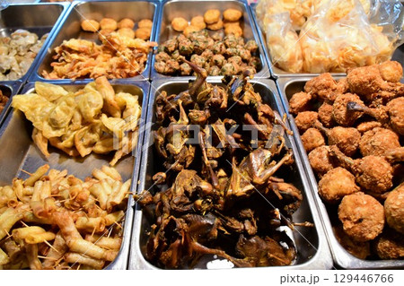 ミャンマー、ヤンゴン、屋台の料理 ミャンマー、ヤンゴン、屋台の料理 129446766