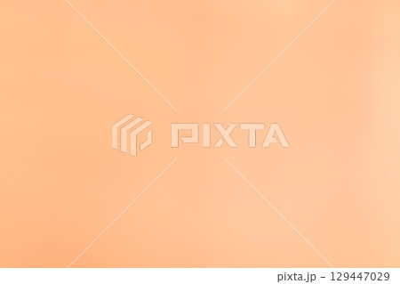 うす赤色・オレンジ色系　シンプルな抽象的背景背景　 129447029