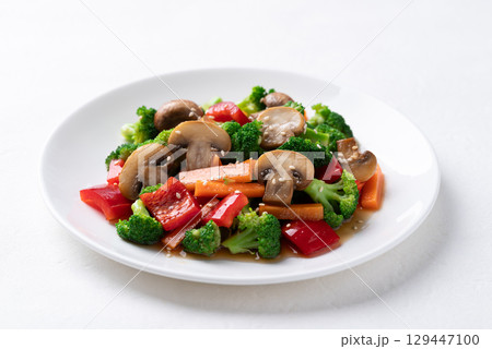Stir fried vegetables, champignon mushroom, broccoli, bell pepper and carrot with soy sauce 129447100