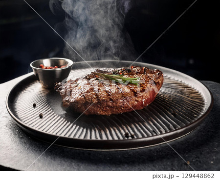 焼きたてのステーキ 129448862