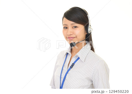 笑顔のオペレーター 129450220