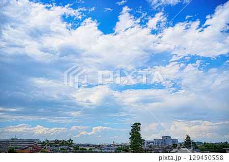 夏空と白い雲 夏空と白い雲 129450558