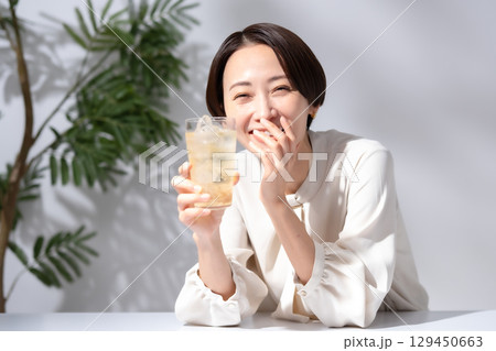 ハイボール チューハイ 女性 ハイボール チューハイ 女性 129450663