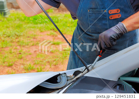 Mechanic working on auto window of vehicle, on repair under fixes car installation windshield 129451831