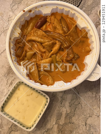 Creamy and spicy rose yeoptteok with chewy rice cakes coated in a rich, flavorful sauce, offering a perfect balance of heat and creaminess in every bite. Creamy and spicy rose yeoptteok with chewy rice cakes coated in a rich, flavorful sauce, offering a perfect balance of heat and creaminess in every bite. 129451911