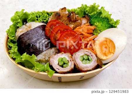 A traditional Korean dosirak, beautifully arranged with rice, assorted banchan, and savory proteins. Balanced and visually inviting, its a portable meal packed with vibrant flavors. 129451983