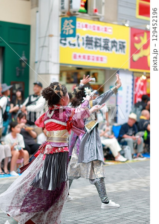 帯屋町で踊るよさこい　よさこい 129452196