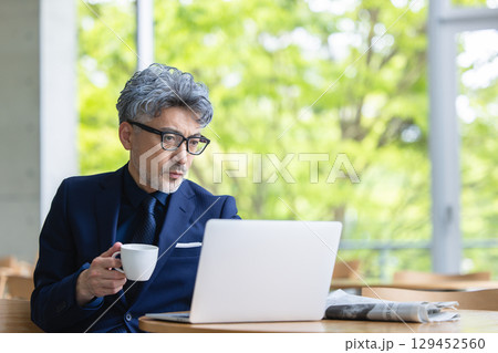 ビジネスパーソン 129452560