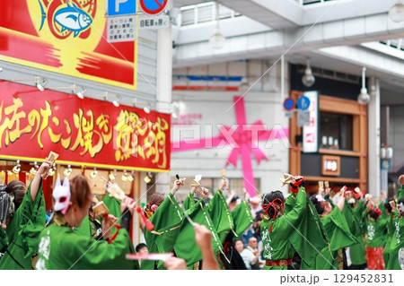帯屋町で踊るよさこい 129452831