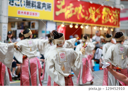 帯屋町で踊るよさこい 129452910