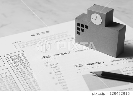 英語の試験　マークシート　解答用紙　テスト　勉強　教育　学習　テスト　英語試験　校舎　学校 129452916