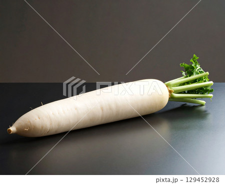 秋の収穫野菜（大根,ダイコン） 129452928