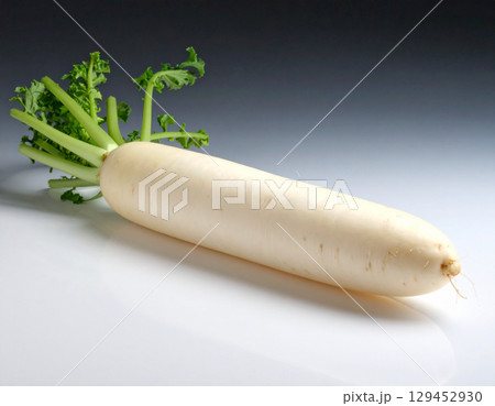 秋の収穫野菜（大根,ダイコン） 129452930