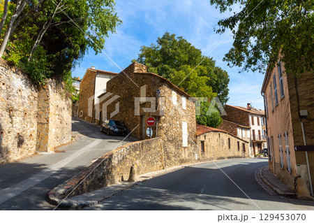 View of narrow streets in small French township of Grimaud 129453070