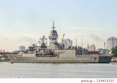 HMAS Toowoomba (FFH 156) Frigate Of Royal Australian Navy Moving On River. HMAS Toowoomba (FFH 156) Frigate Of Royal Australian Navy Moving On River. 129453233