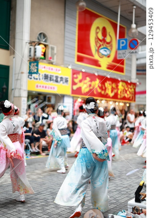 帯屋町でおどるよさこい 帯屋町でおどるよさこい 129453409