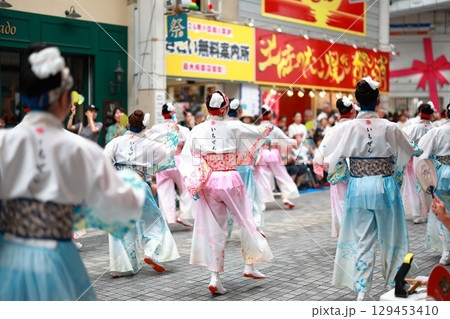 帯屋町でおどるよさこい 帯屋町でおどるよさこい 129453410