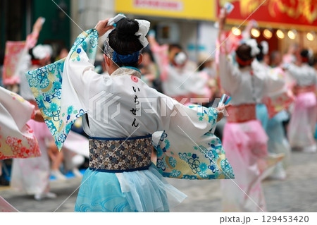 帯屋町でおどるよさこい 129453420