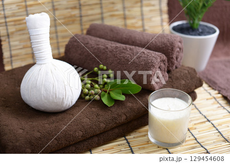 白いハーブボール 129454608