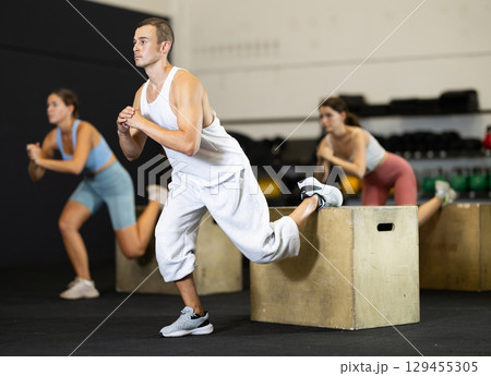 Athletic man in sportswear training his legs in gym Athletic man in sportswear training his legs in gym 129455305