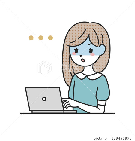 パソコンの前で青ざめる女性 129455976