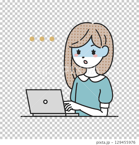 パソコンの前で青ざめる女性 129455976