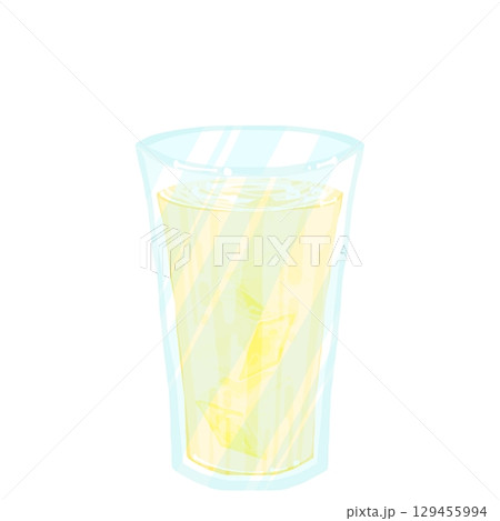 氷の入った冷たいバナナジュース 129455994