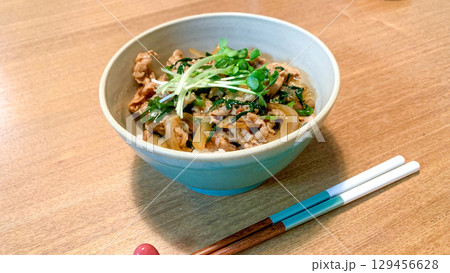 豚丼のカイワレ添え焼肉のタレ風味 129456628