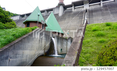 福岡県糟屋郡篠栗町の鳴淵ダム 129457007