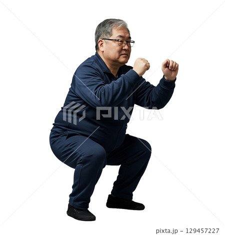 筋トレする男性 129457227