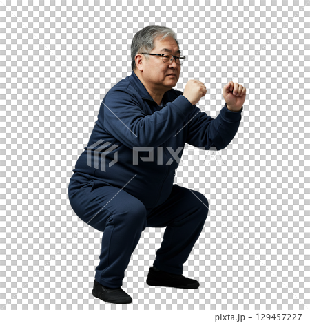 筋トレする男性 129457227