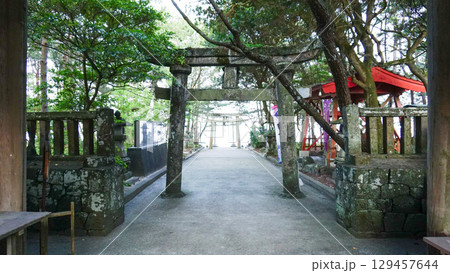 大分県の奈多海岸にある八幡奈多宮 大分県の奈多海岸にある八幡奈多宮 129457644